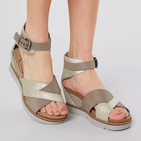 OTBT Teamwork Peep-Toe Wedge Sandals Ankle Buckle Closure Rear Zipper Size 8 - Picture 1 of 11